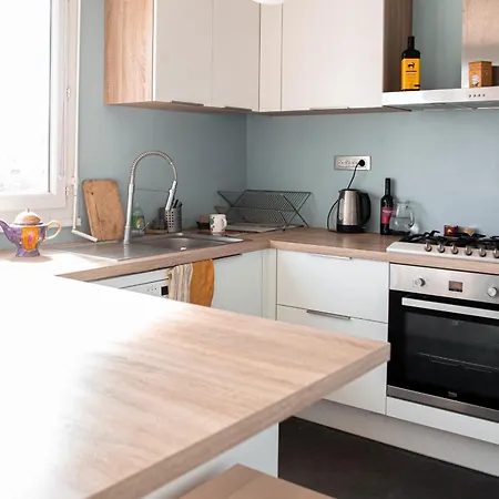 Large Cosy Cocoon - Downtown On Foot Apartment *