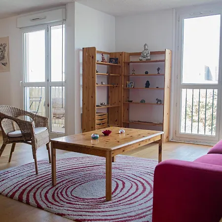 Large Cosy Cocoon - Downtown On Foot Apartment Cenon