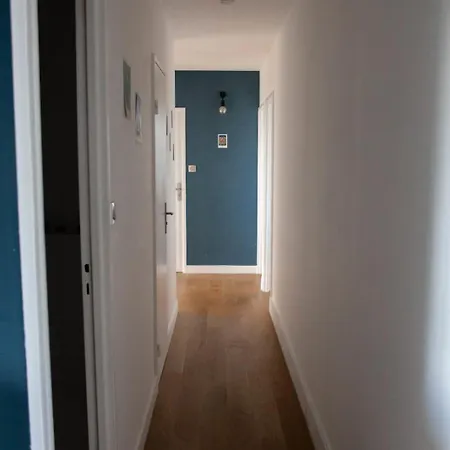 Апартаменты Large Cosy Cocoon - Downtown On Foot Сенон