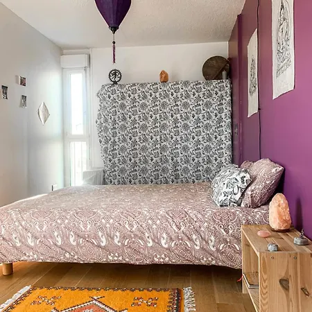 Large Cosy Cocoon - Downtown On Foot * Сенон