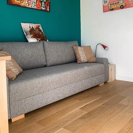 Large Cosy Cocoon - Downtown On Foot Apartment
